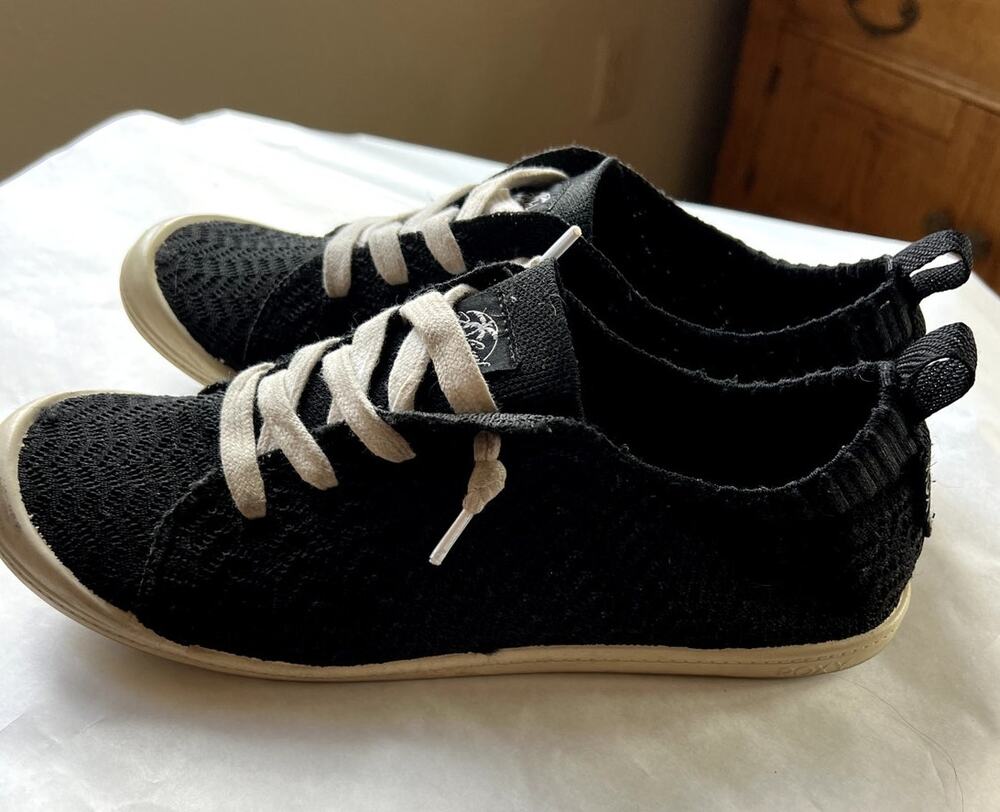 Roxy Bayshore Slip-On Sneaker Black, Women's Size 8